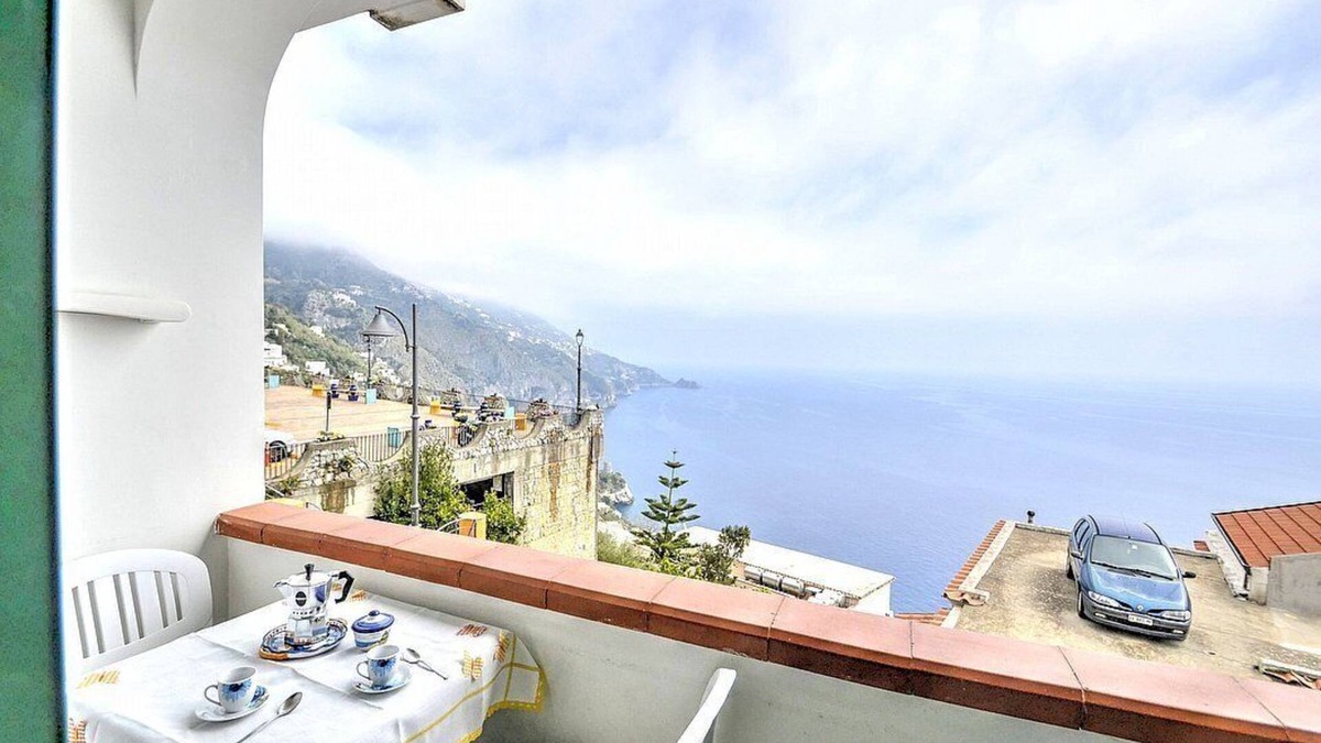 Praiano Apartment | Casa Piersilvia C: A graceful apartment which faces the sun and the sea, with Free WI-FI.