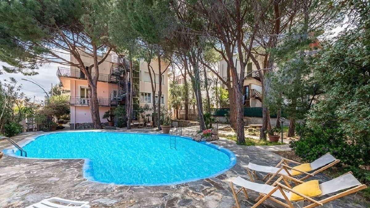 Cala Gonone Apartment | Casa Pigna - Three Bedroom Apartment, Sleeps 13