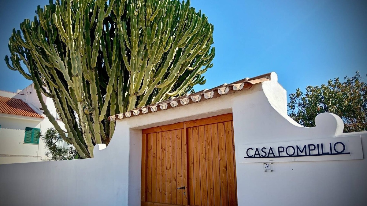 Sagres Villa | Casa Pompilio Sagres Heaven at Worlds End Beach shops restaurants on ur doorstep