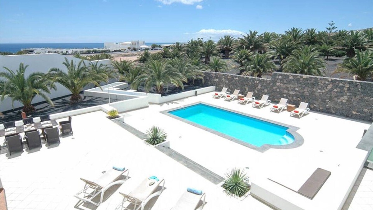 Puerto Calero Villa | Casa Puerto Calero Grande - A wonderful 6 bedroom villa - Short stroll from the.