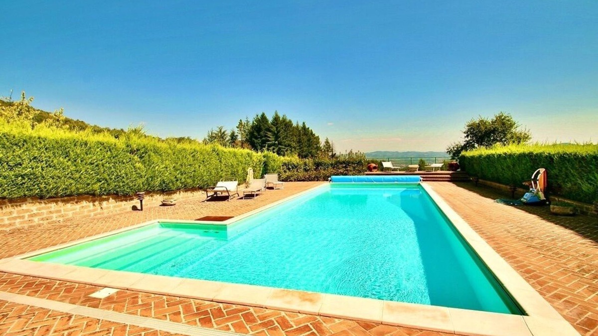 Umbertide Villa | Casa Riozzo. PRIVATE TENNIS, PRIVATE POOL, out/indoor kitchens, free wifi