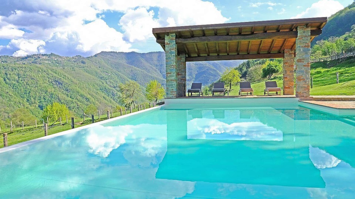 Pieve Fosciana House | Casa Robia A: A characteristic and welcoming apartment that is part of a villa, surrounded by Garfagnana Valley, with Free WI-FI.