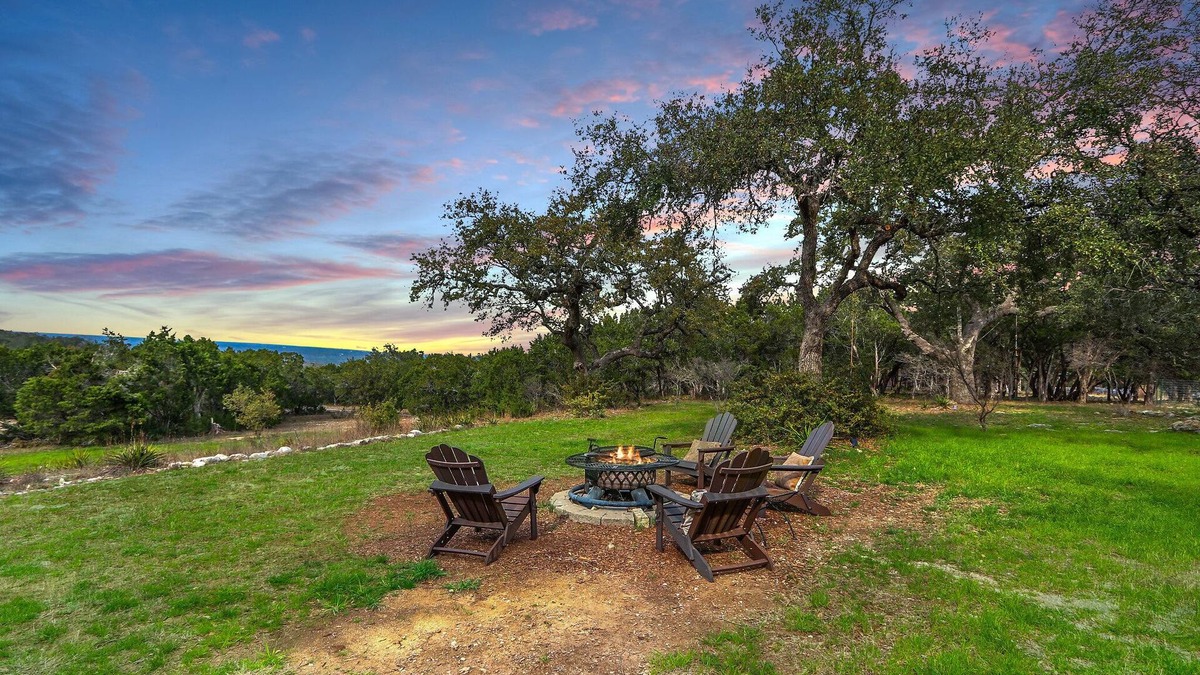 Wimberley Cabin | Casa Robles- Mockingbird I Couples, stargazing