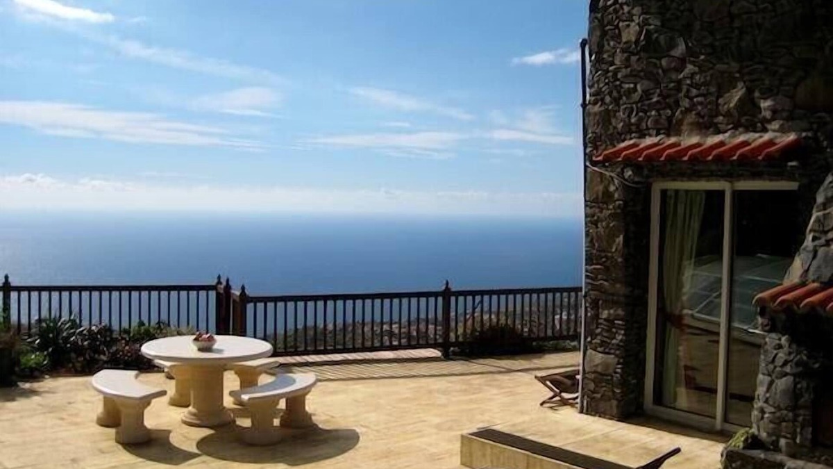 Calheta Villa | Casa Rochinha,spectacular views,very spacious,pool,heated in summer