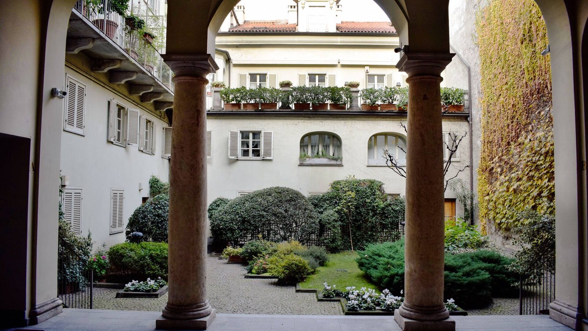 Historic Centre Apartment | CASA ROMAT 2 VERY CENTRAL CHARMING APARTMENT