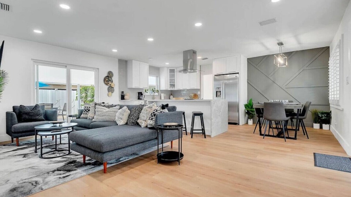 Harbor Village House | Casa Rosa 3 Bed 2 Bath w/Pool& BBQ 5 Min to Beach