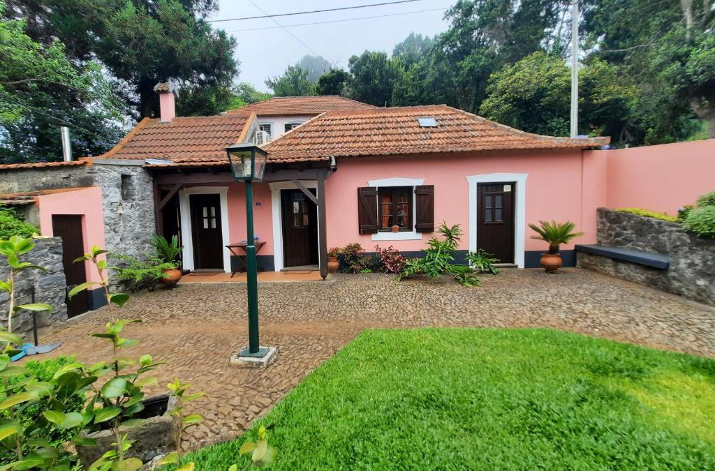 Camacha House | Casa Rosa