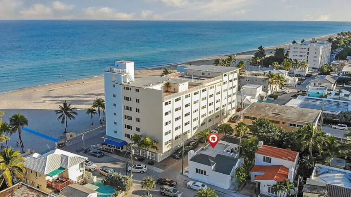 Hollywood South Central Beach Apartment | Casa Roselle 3 Bedrooms Beach access