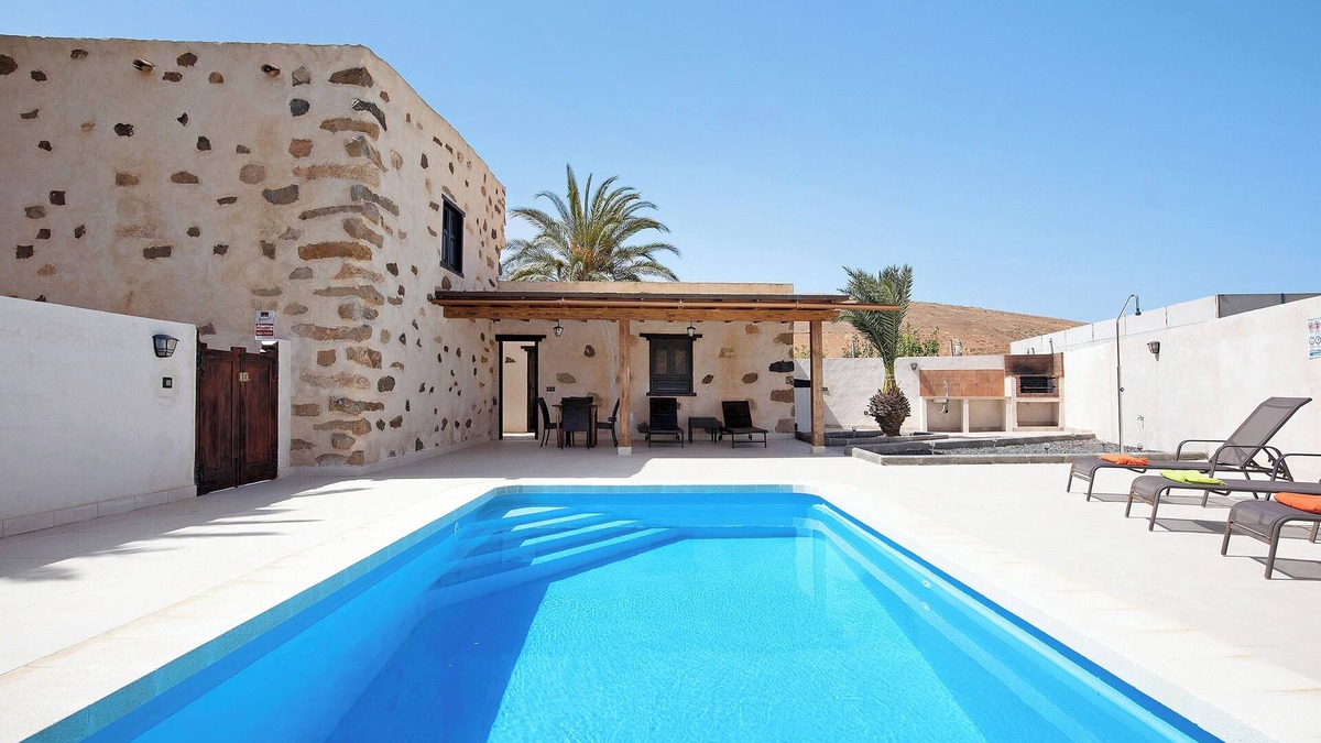 Pajara House | "Casa Rural Andresito" with Mountain Views, Pool, Wi-Fi, and Terrace