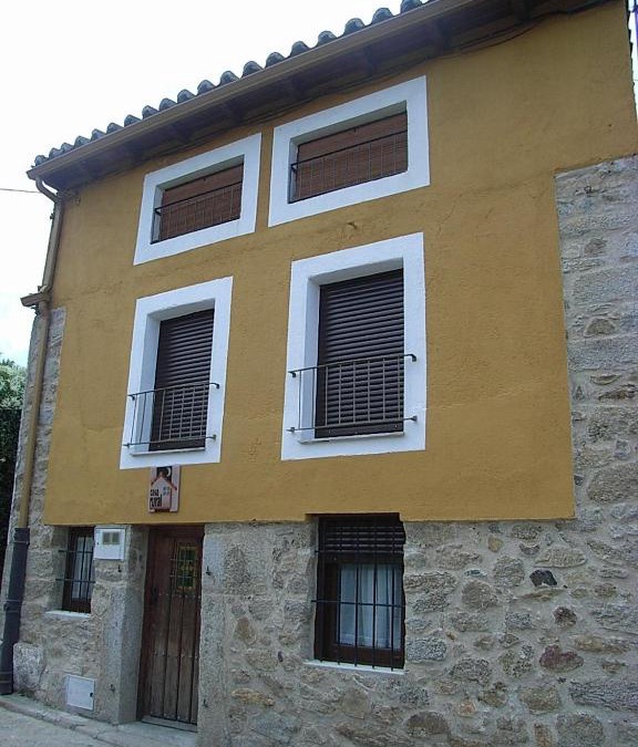 Linares de Riofrio House | Casa Rural Jim Morrison