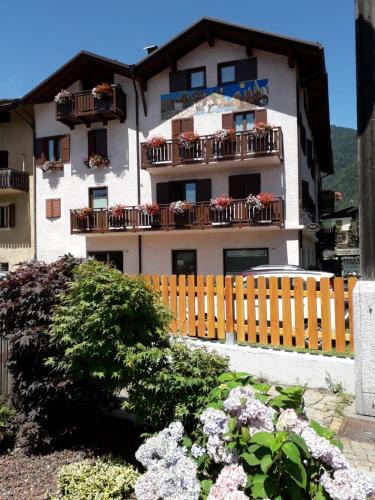 Pinzolo House | Casa Salvaterra Affittacamere