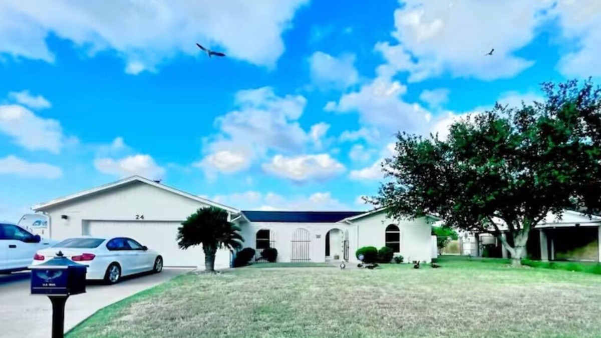 Brownsville House | Casa Santa Clara with Swimming Pool near Golf Country Clubs
