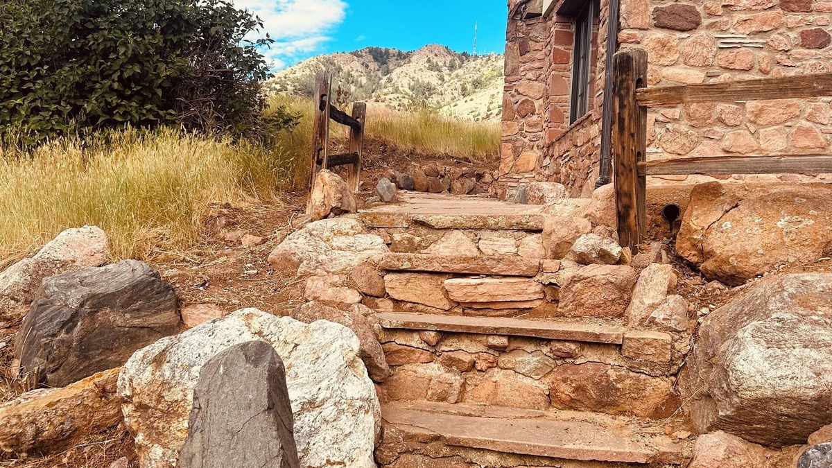 Golden House | Casa Serpiente 2, Red Rocks Retreat