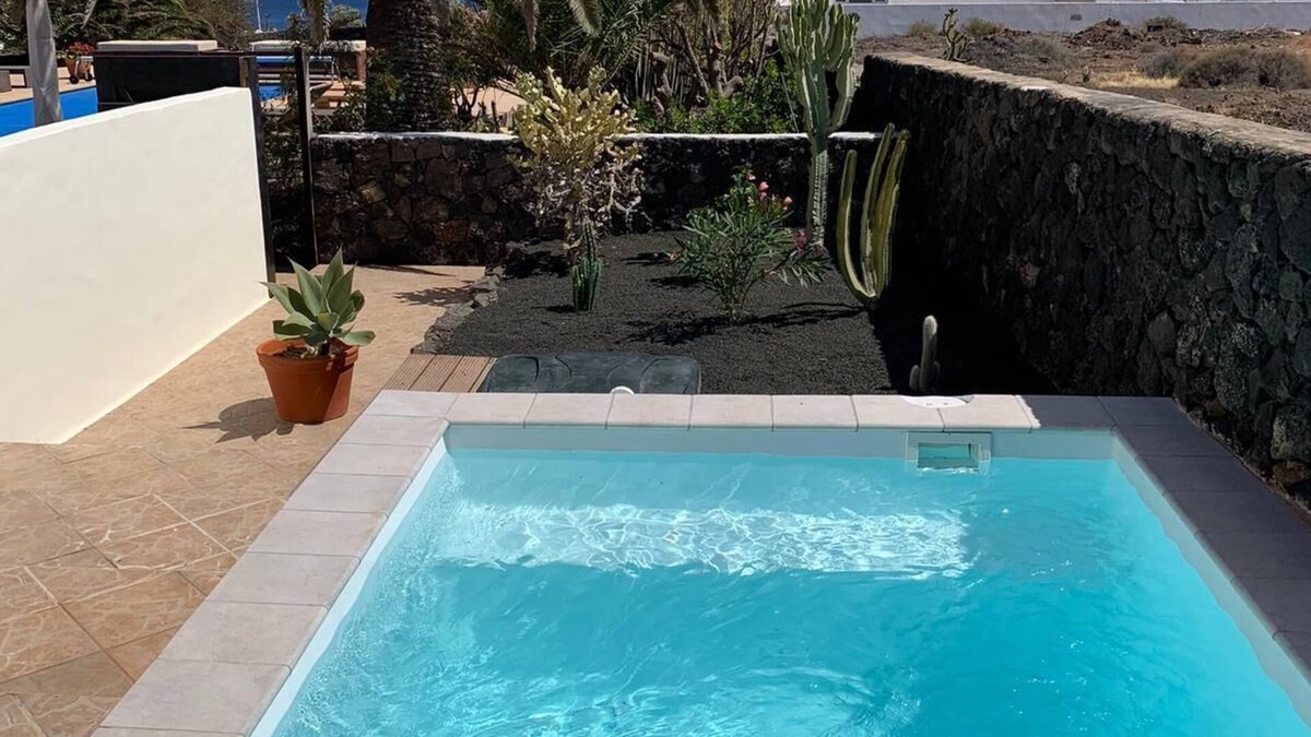 Puerto del Carmen Cottage | #Casa Sin Pena Lanzarote with pool, jacuzzi and sauna