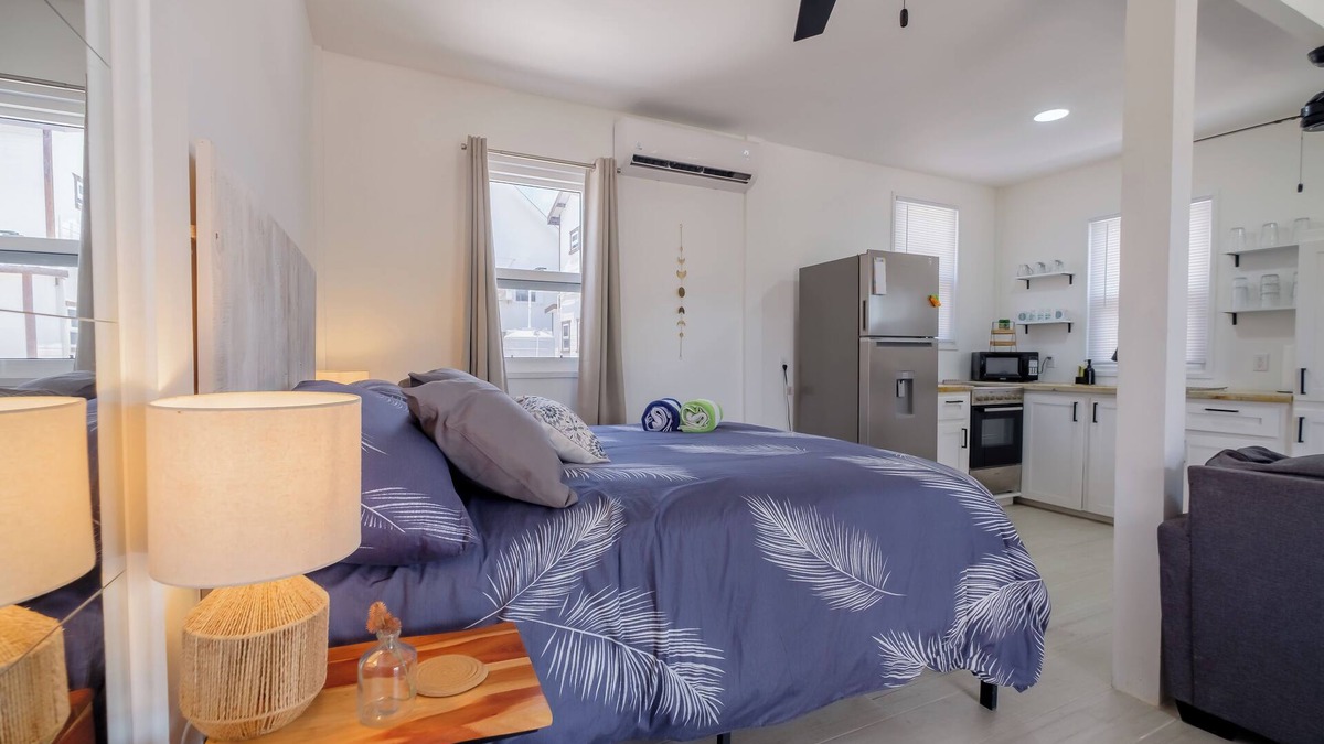 Caye Caulker Apartment | Casa Sirena Belize - Studio 1 Caye Caulker, Queen Size Bed w/Pool!