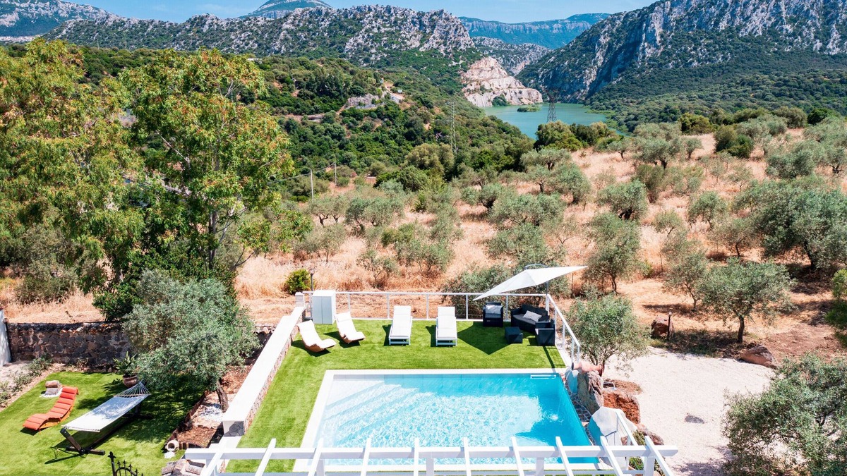 Dorgali House | Casa sul Lago with Private Pool, Lake & Mountain View and Garden