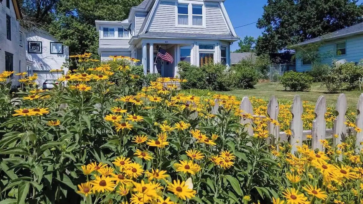 Fulton House | Casa Sunflower in the Historic Brick District