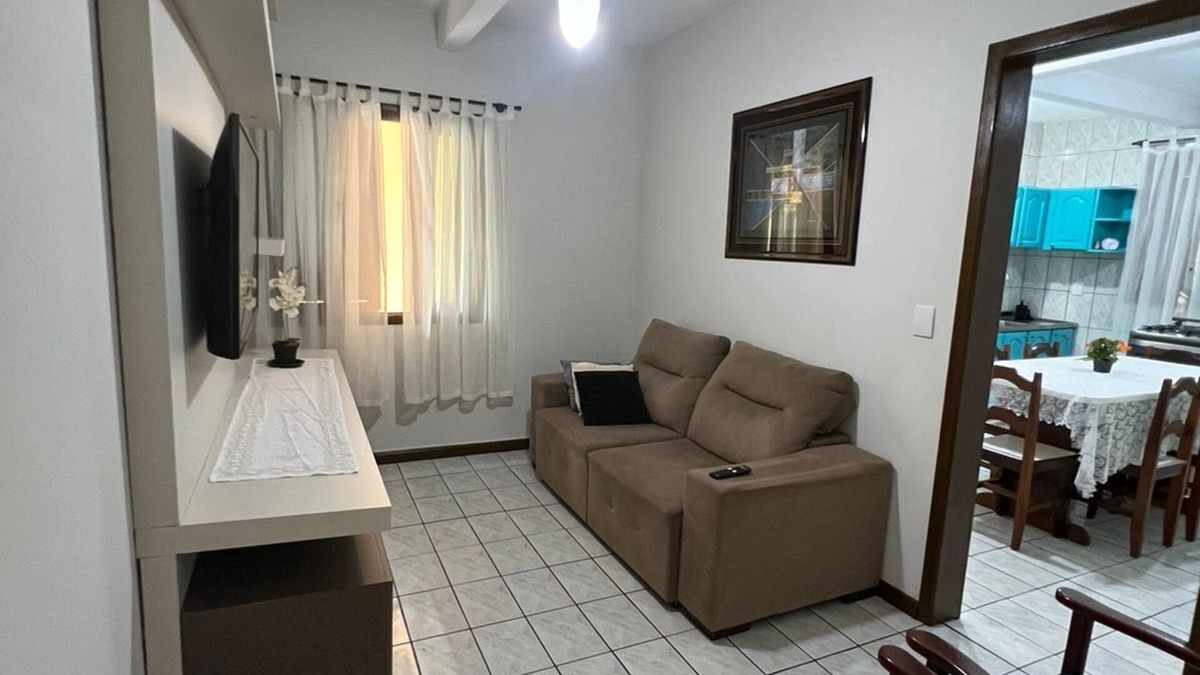 Andorinha House | Casa Térrea na Rua do Shopping Russi&russi na Meia Praia