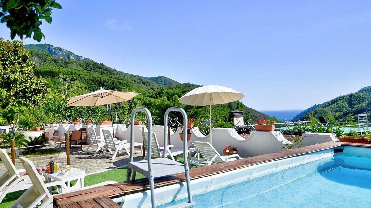 Pucara House | Casa Trifone B: A graceful apartment that is part of a villa surrounded by the greenery, with Free WI-FI.