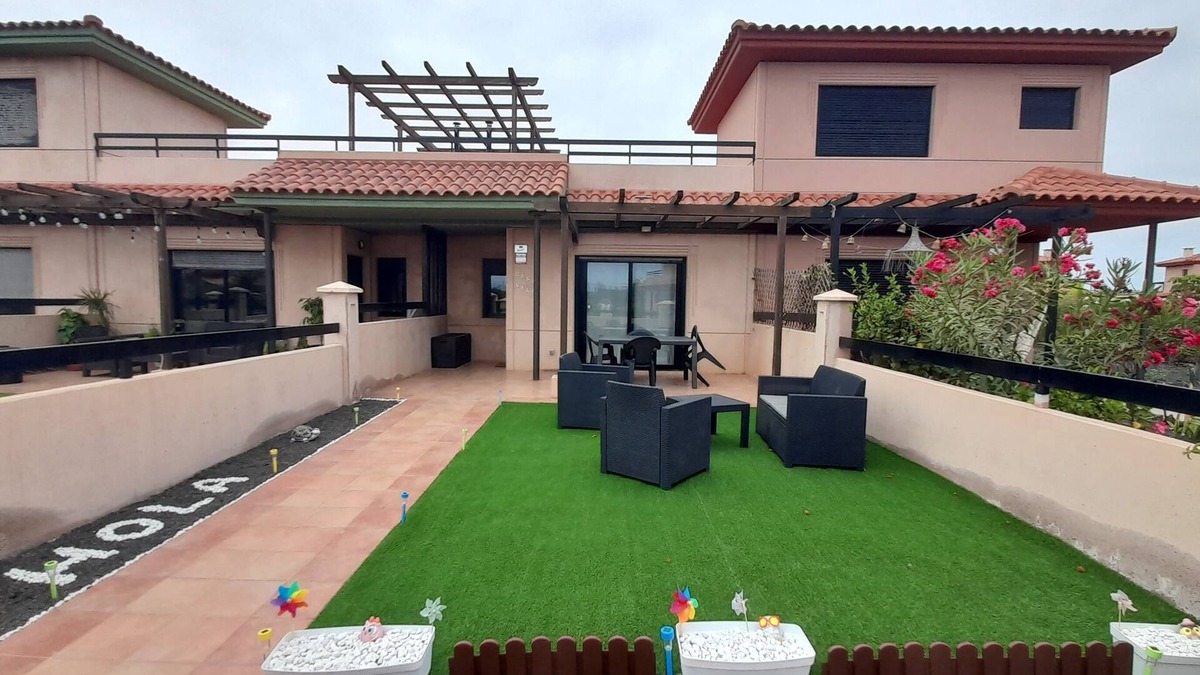 La Oliva House | Casa Vale: in the desert just a stone's throw from the sea