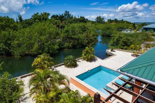 Placencia Villa | Casa Valencia - Modern Pool Family Luxury Sleeps 8