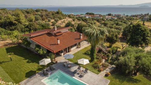 Pefkochori Villa | Casa Verde by halu!, Villa with private pool