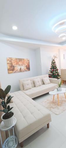 Cabuyao House | Casa Viana - Modern House Upto 300mbps Wi-fi with Netflix, FREE Parking