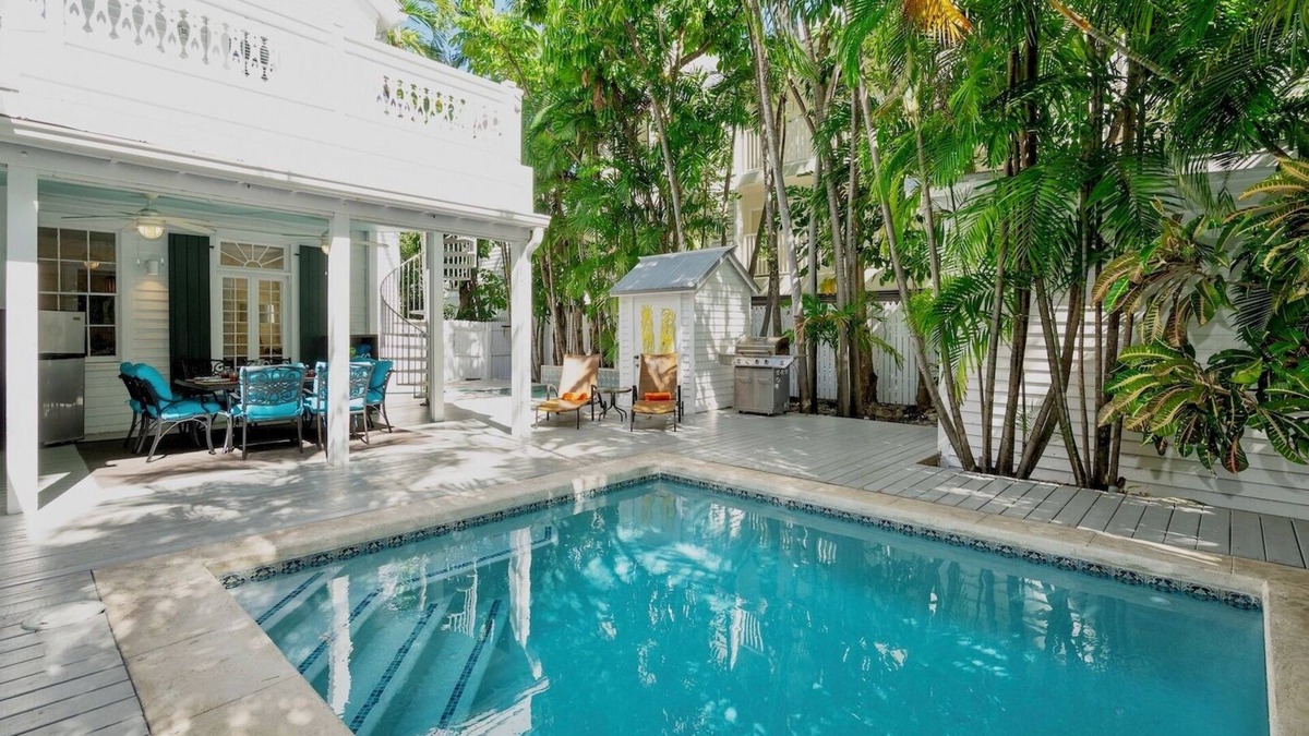 Old Town House | *CASA VICTORIA @ OLD TOWN* Historic 5BR Home & Pool + LAST KEY SERVICES.