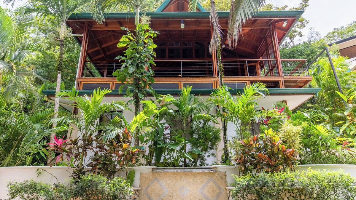 Nosara House | CASA VIDRIO | TRADITIONAL A-FRAMED JUNGLE RETREAT