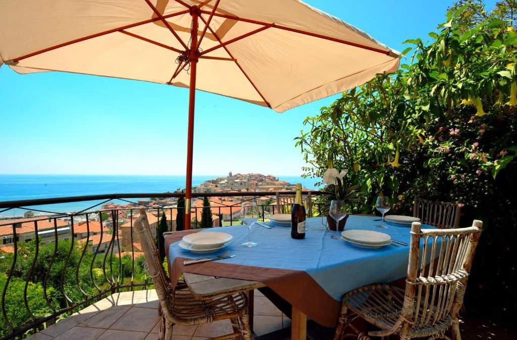 Imperia House | casa vista mare con wifi, AC nelle 4 camere da letto e parcheggio privato