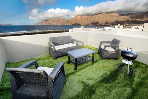 Caleta de Famara House | Casa Vivo