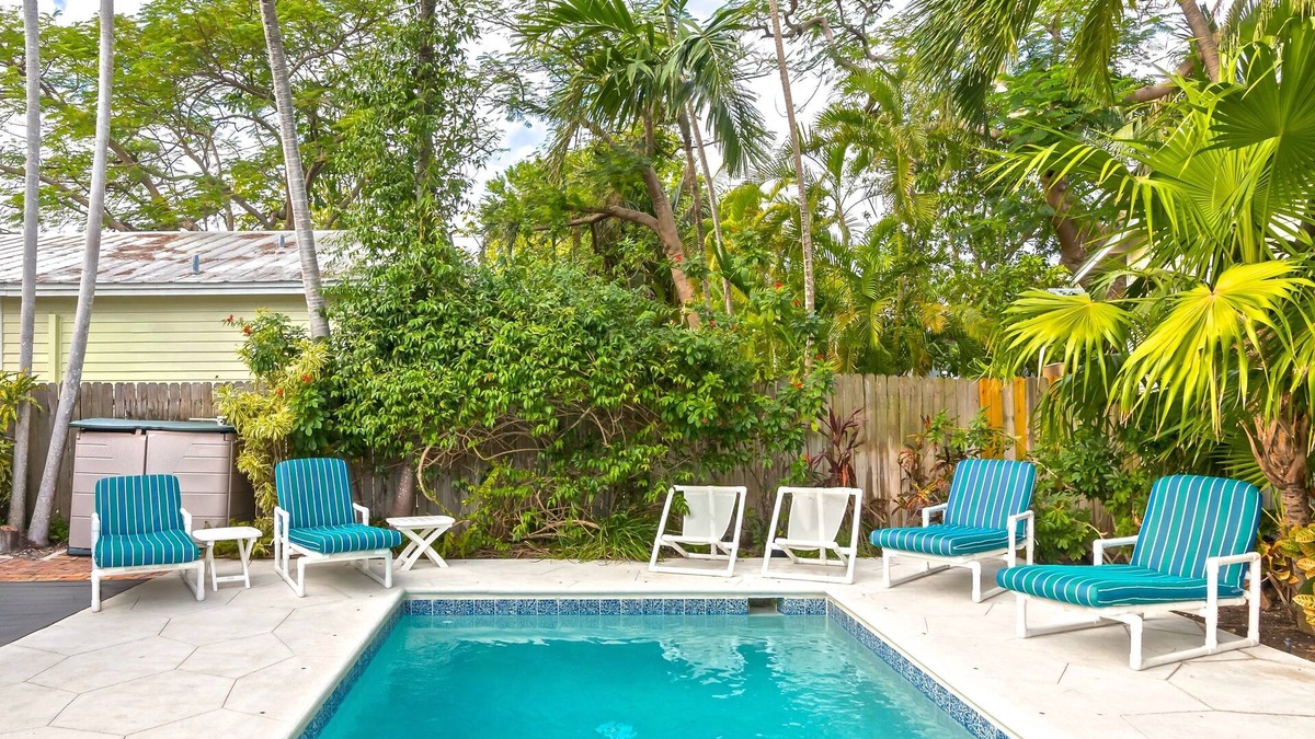 The Meadows House | ~ CASABLANCA ~ Fabulous home w/private pool/parking, in a quiet location.