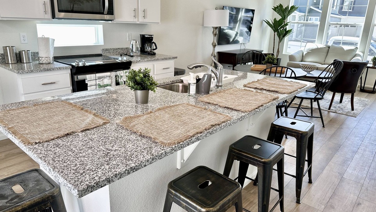 Aurora House | Casablanca Min from Denver Airport & Gaylord Hotel