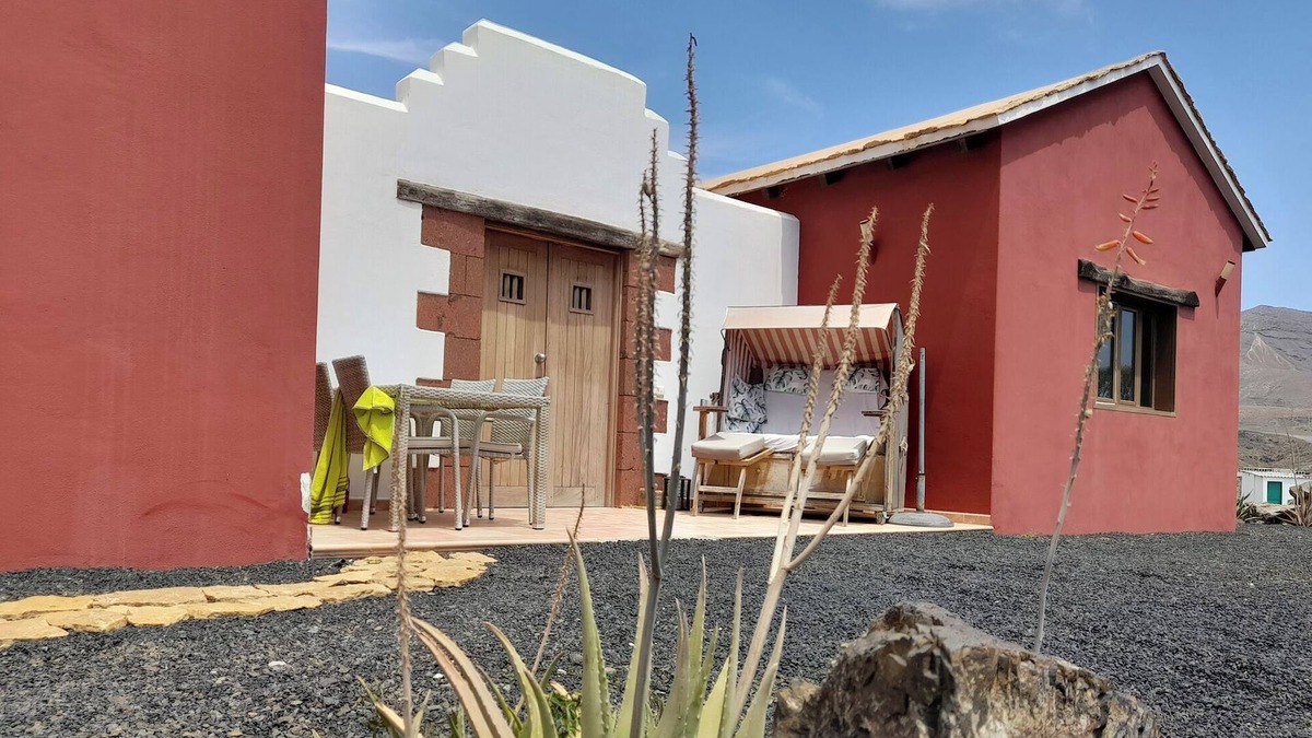 Pajara Ski Chalet | CasaGrande Rural Life Fuerteventura- Large terrace very close to the sea