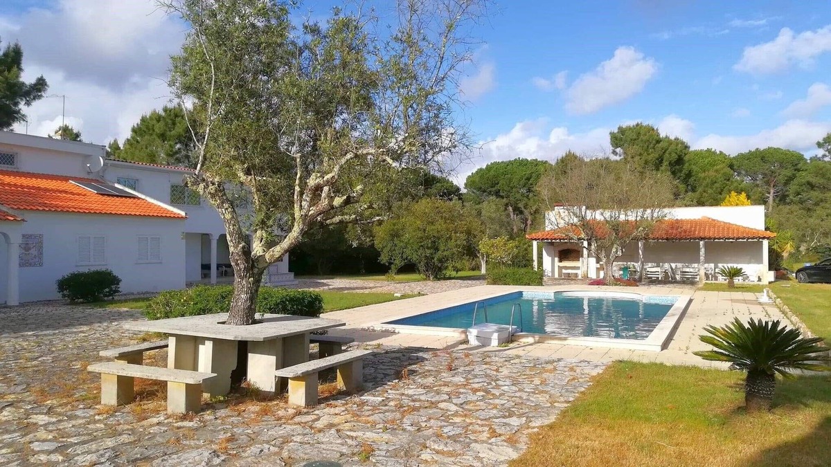 Sao Lourenco Cottage | CASAL DO CHOUPELO Farm with pool, barbecue, games room and land