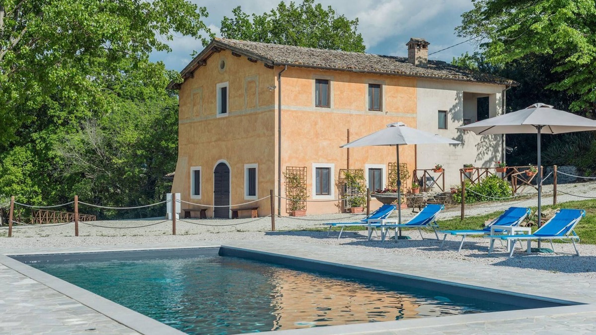 Spoleto Villa | Casale Andrea 16 - Seven Bedroom Villa, Sleeps 16