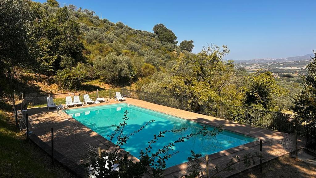 Bettona Villa | Casale con piscina vista Assisi