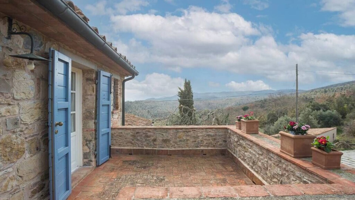 Monteverdi Marittimo Villa | Casale degli Olmi, historic villa with terrace and enchanting view