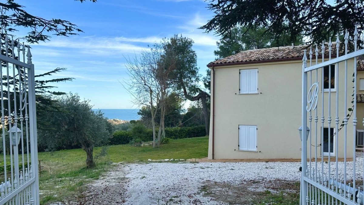 Sirolo Villa | Casale Écru - Sirolo, splendid farmhouse with garden and sea view
