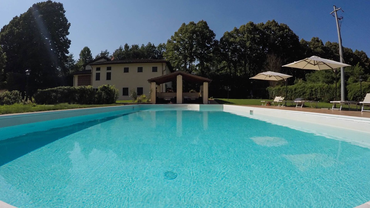 Villabuona House | CASALE LA FATA, FLORA delightful two bedroom pool front apartment