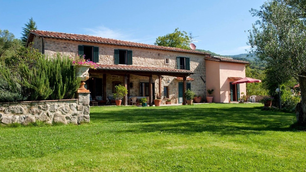 Santa Fiora Villa | Casale Santa Fiora In Santa Fiora, Tuscany