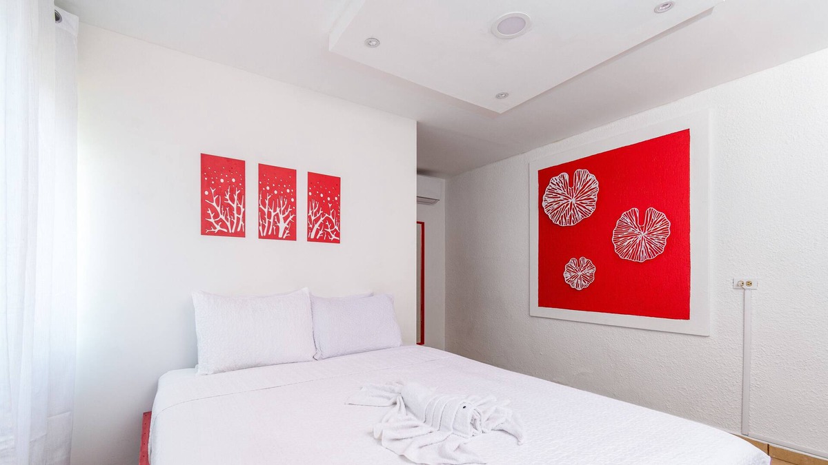 Pedernales House | Casamares: Vacation Room with Pool and Jacuzzi 5 min from Beach and Poblado