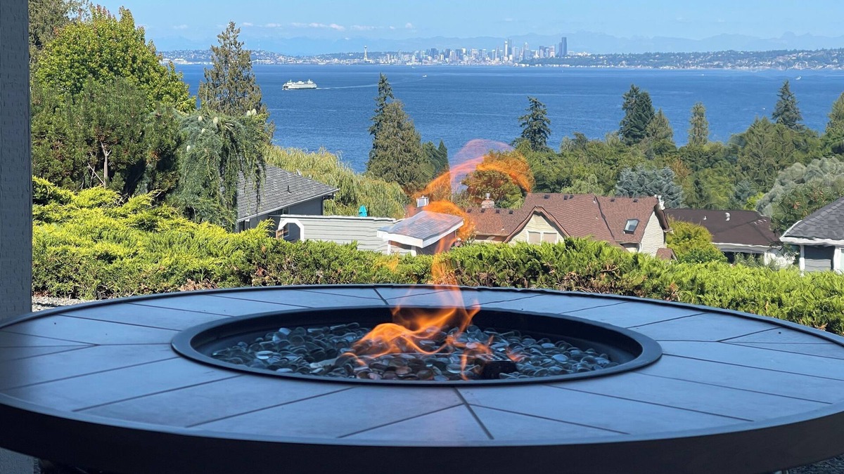 Manchester House | Casanora Sonida - Waterfront Home