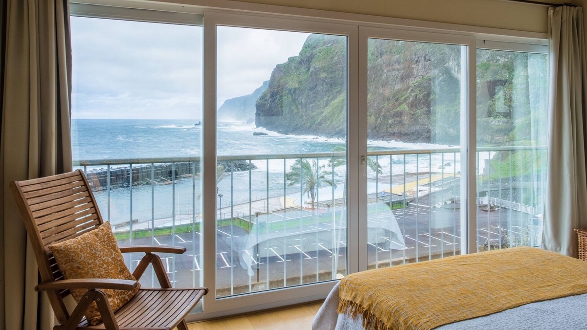 Ponta Delgada House | CASAS MARE 2 Holiday home with a breathtaking view of the north coast of Madeira!