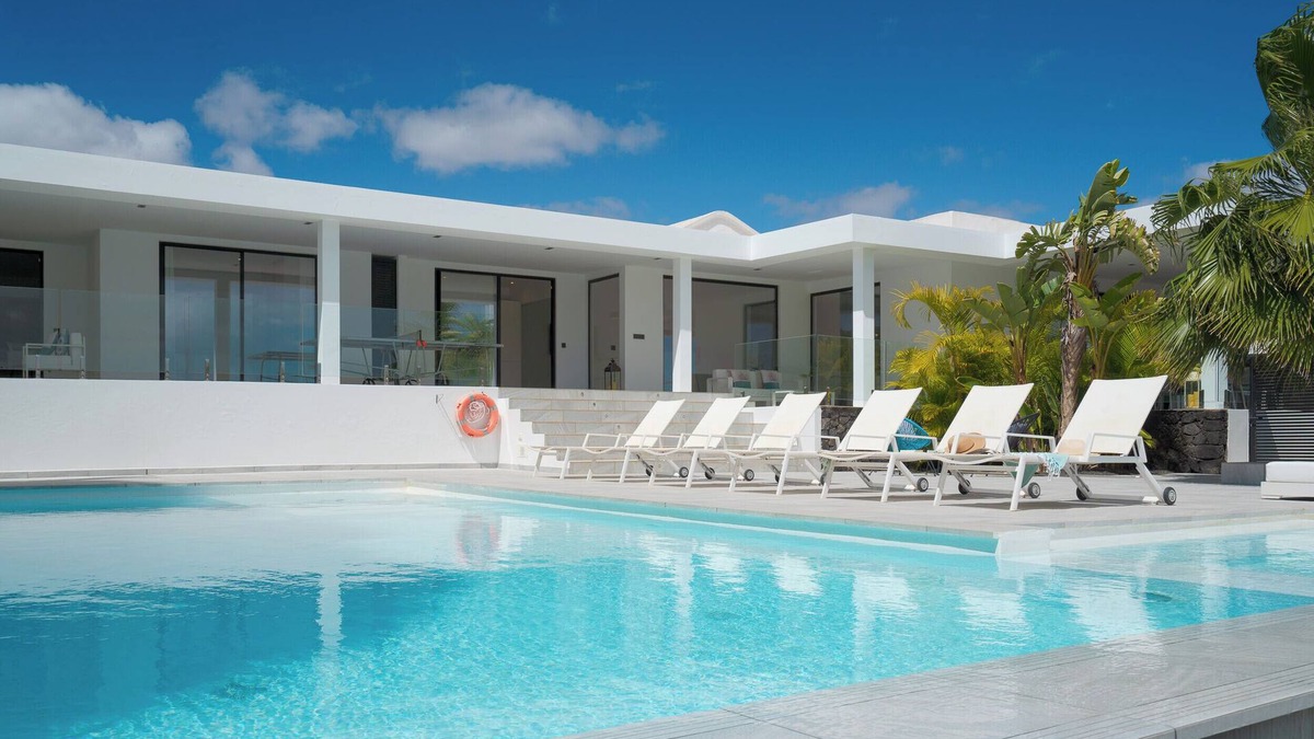 Playa Blanca Villa | Cascada33 | Luxurious 4-bed villa just a 5 minute walk from the beach