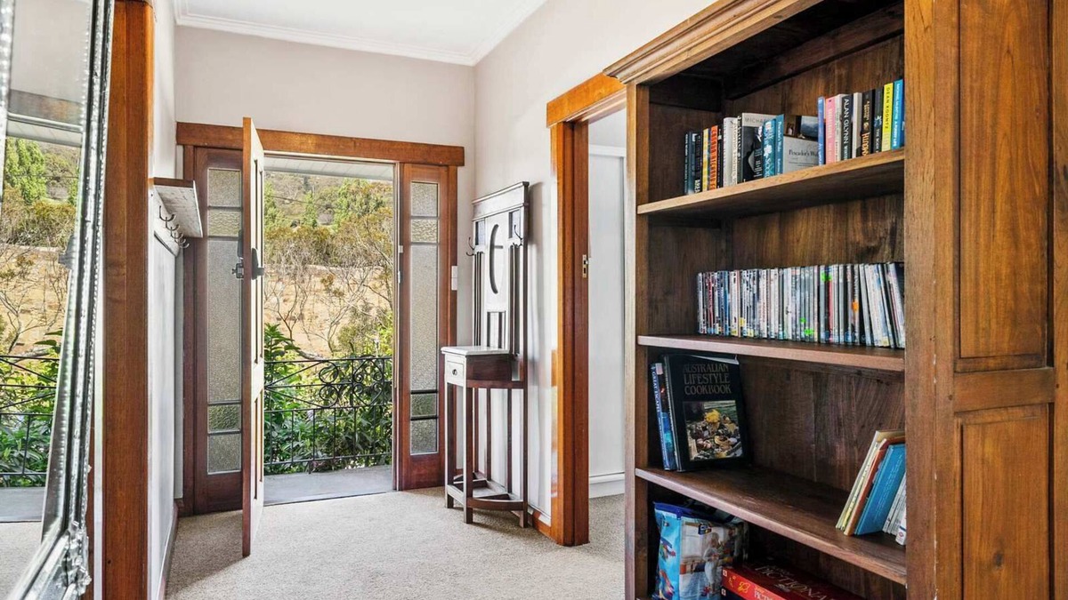 South Hobart House | "Cascade Cottage" adjoining World Heritage Site.