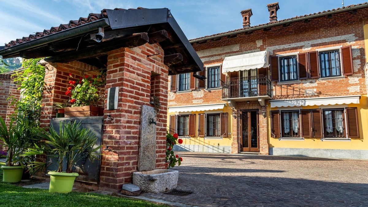 Magliano Alfieri House | Cascina D'Ghistu - Five Bedroom House, Sleeps 10