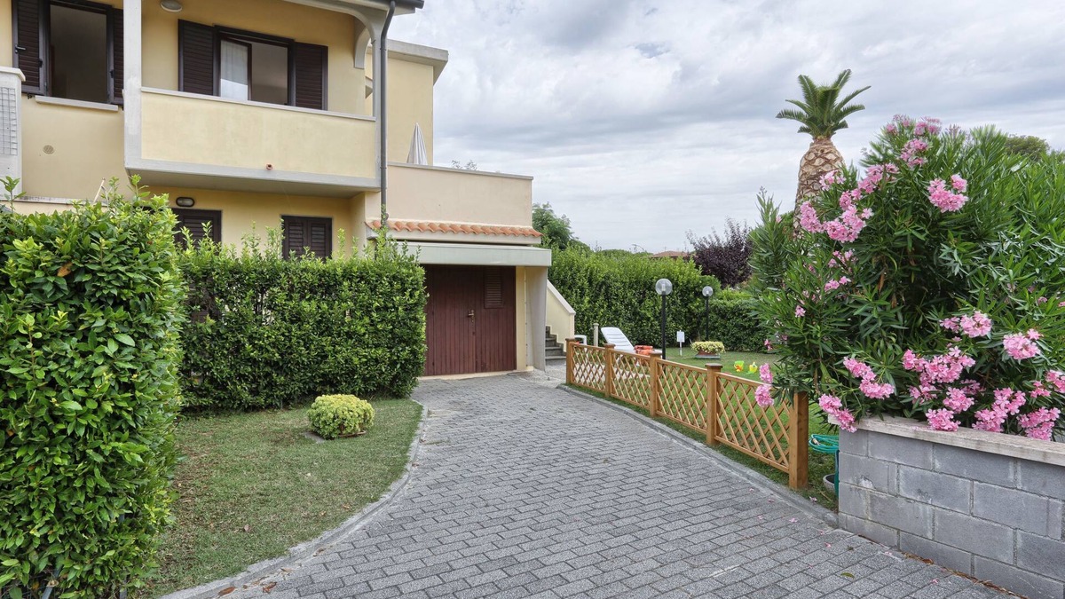 Mazzanta Apartment | Case Sobrini