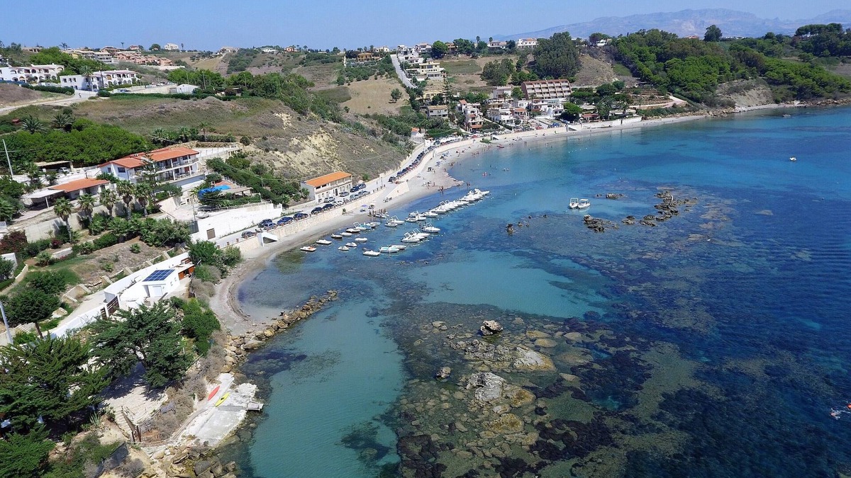 Tonnara di Bonagia Apartment | Case Vacanza Renella 3 Beds Balcony, Wifi, Self-catering, 200mt From the sea