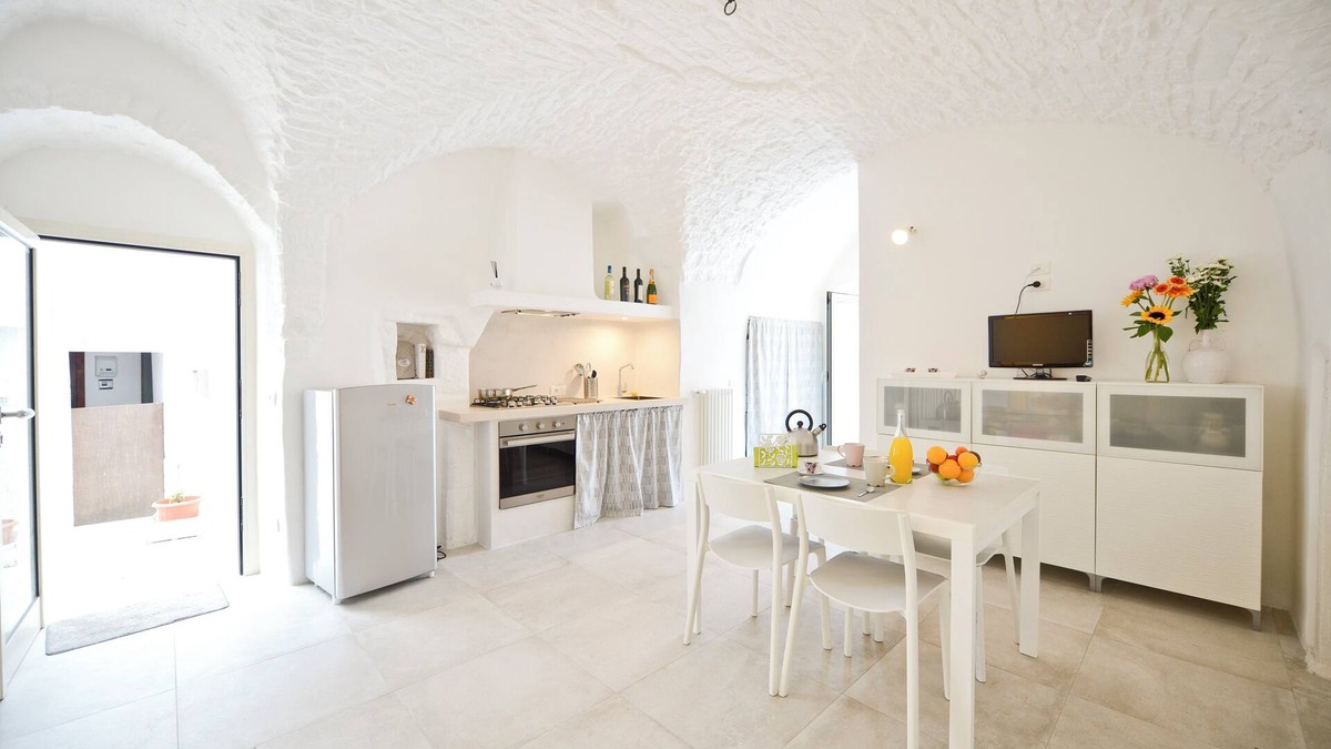Old Town Cisternino Apartment | Casetta Arco con Balcone